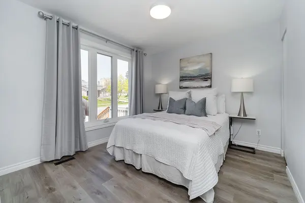 39 SYLVIA ST, Barrie, ON L4M 5J2