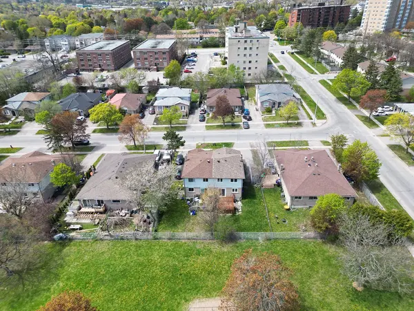 39 SYLVIA ST, Barrie, ON L4M 5J2