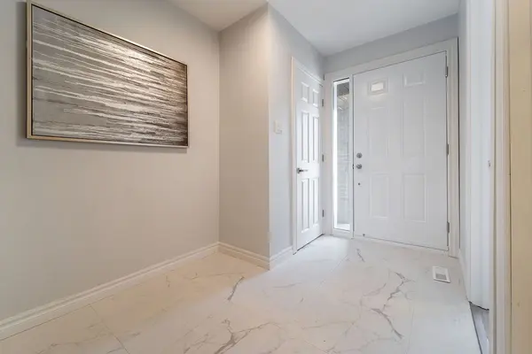 39 SYLVIA ST, Barrie, ON L4M 5J2