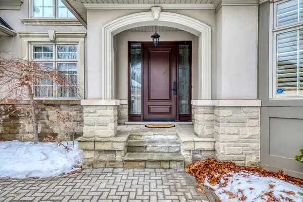 717 Hidden Grove LN, Mississauga, ON L5H 4L2