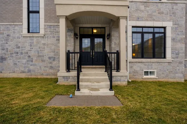 132 Settlers RD E, Oakville, ON L6H 0Y3