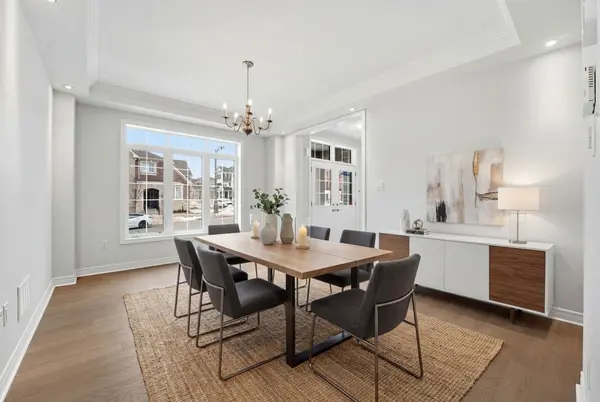 132 Settlers RD E, Oakville, ON L6H 0Y3