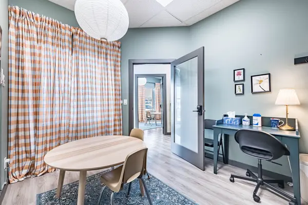 5006 South Service RD #3, Burlington, ON L7L 5Y7