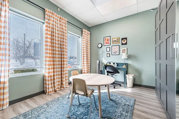 5006 South Service RD #3, Burlington, ON L7L 5Y7