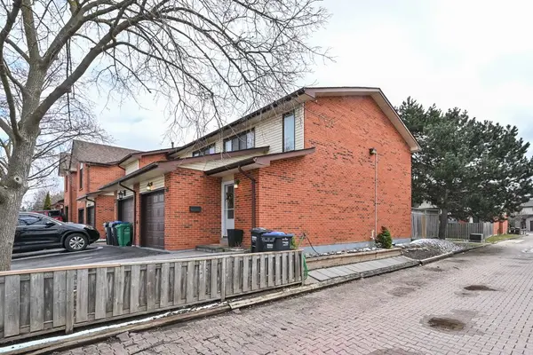 8 Collins CRES, Brampton, ON L6V 3M9