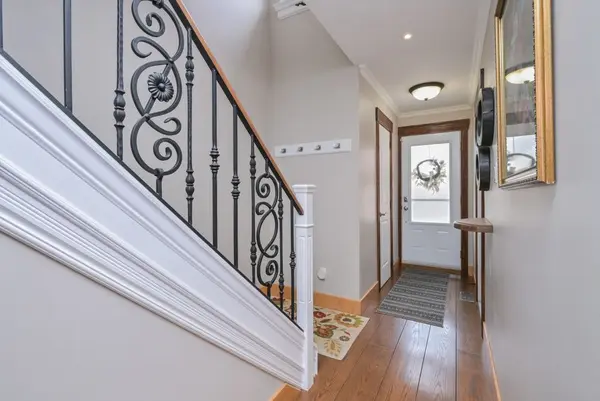 8 Collins CRES, Brampton, ON L6V 3M9