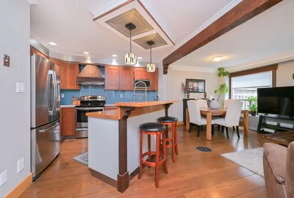 8 Collins CRES, Brampton, ON L6V 3M9