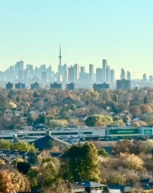 30 Elm DR W #2204, Mississauga, ON L5B 0N6