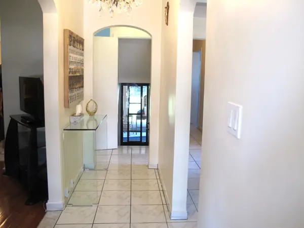 4 Rosalie AVE, Toronto W05, ON M3L 1C5