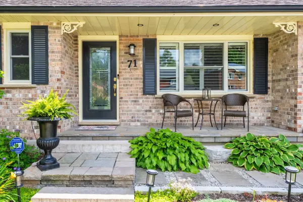 71 Santa Maria DR, Cambridge, ON N1R 8A2