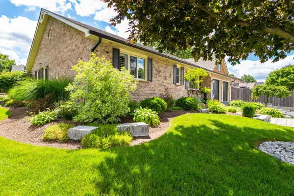 71 Santa Maria DR, Cambridge, ON N1R 8A2