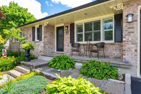 71 Santa Maria DR, Cambridge, ON N1R 8A2