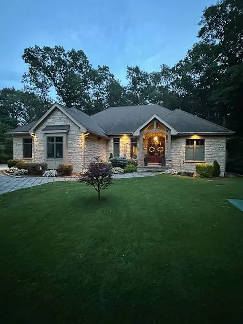 8695 Timberwood TRL, Lambton Shores, ON N0M 1T0