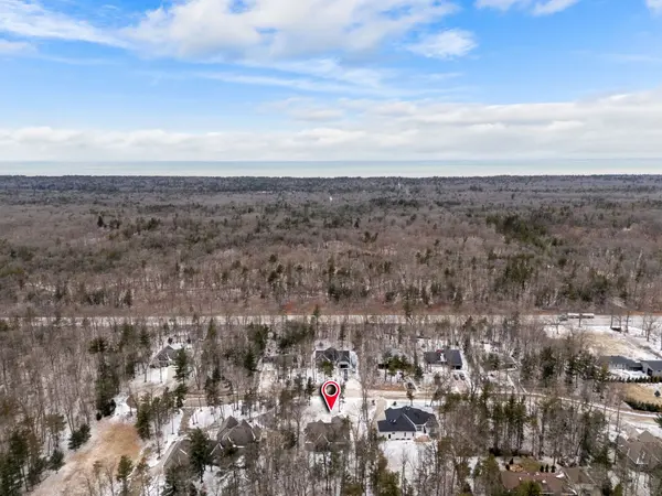 8695 Timberwood TRL, Lambton Shores, ON N0M 1T0