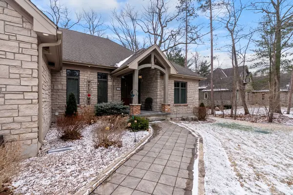 8695 Timberwood TRL, Lambton Shores, ON N0M 1T0