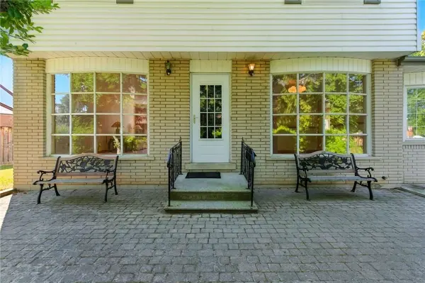 18 Jasper DR, Hamilton, ON L8G 2S7