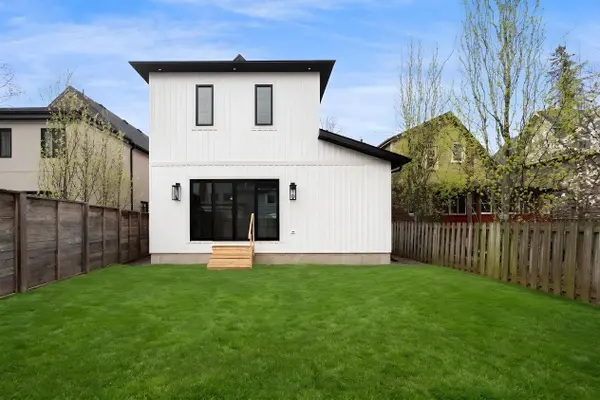 30 MATILDA ST N, Hamilton, ON L9H 2Z1