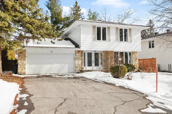 11 Glendenning DR, South Of Baseline To Knoxdale, ON K2H 7Z1