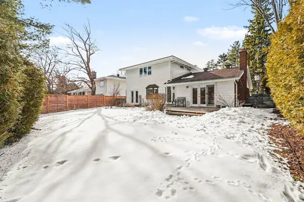 11 Glendenning DR, South Of Baseline To Knoxdale, ON K2H 7Z1