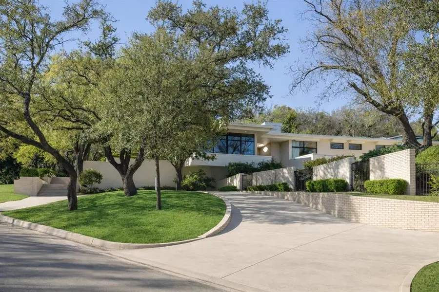 2100 Indian Creek Drive, Westover Hills, TX 76107