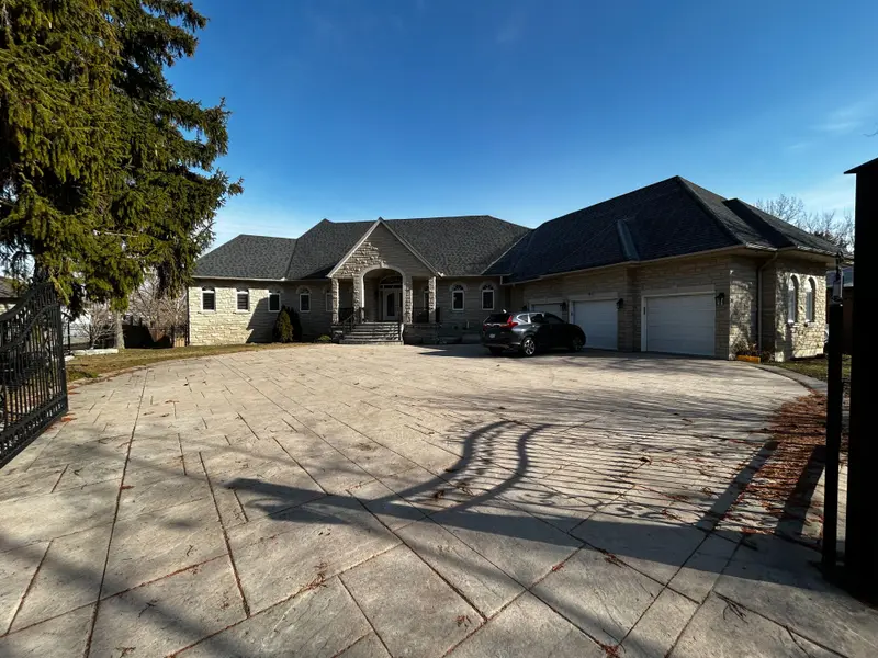 64 Hillside AVE #Basement Unit A, Vaughan, ON L4K 1X1