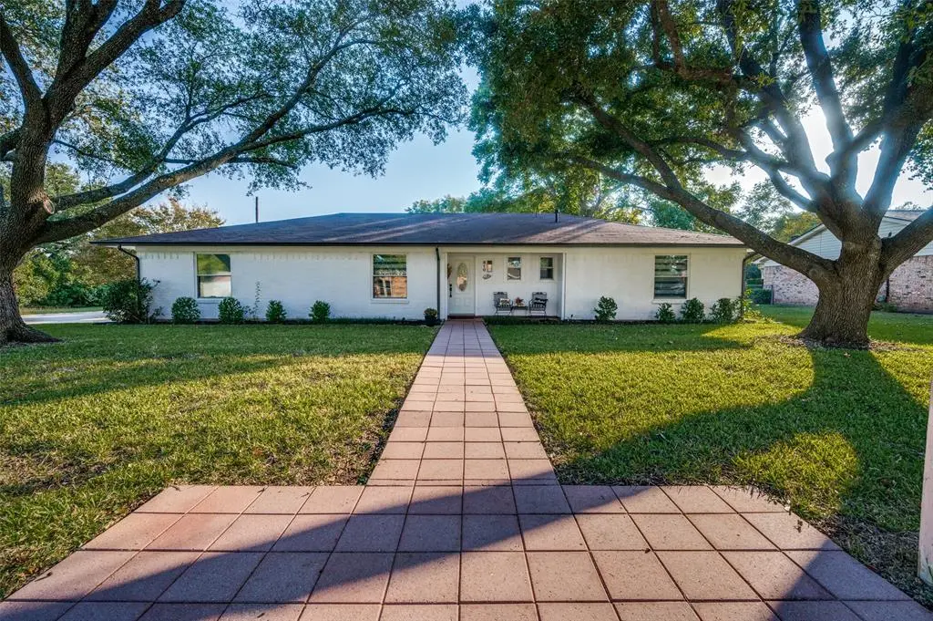 810 Darnell Avenue, Benbrook, TX 76126