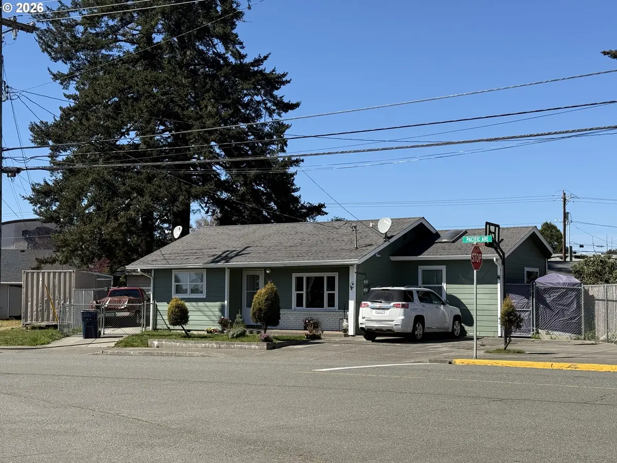 515 PACIFIC AVE, Brookings, OR 97415