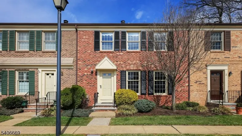 4 Cowperthwaite Sq, Westfield Town, NJ 07090