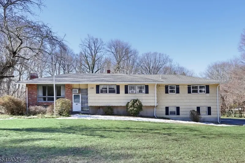 219 Haven Rd, Franklin Lakes Boro, NJ 07417
