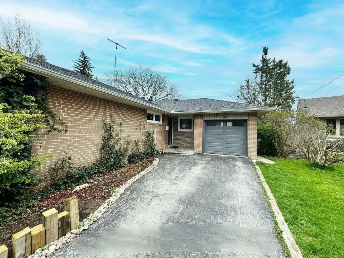 42 Millgate CRES, Toronto C15, ON M2K 1L6