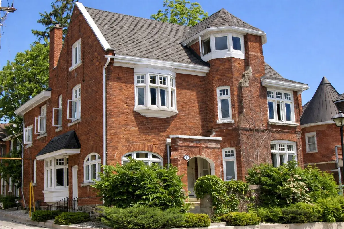 9 Poyntz ST #1, Barrie, ON L4M 3N6