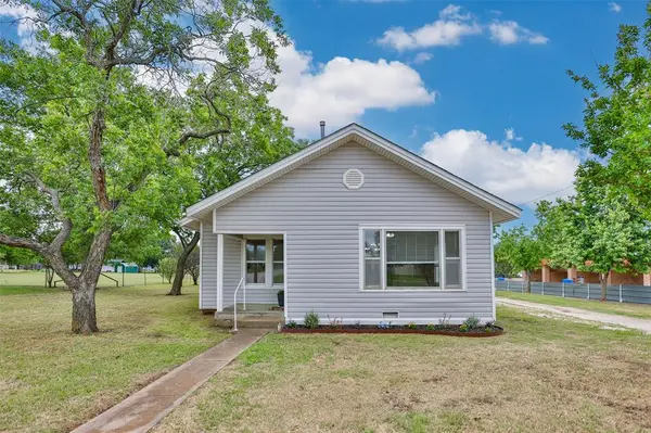 322&410 E Division Street, Muenster, TX 76252