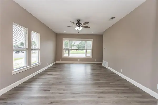 322&410 E Division Street, Muenster, TX 76252