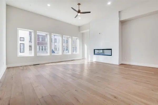 250 E Dallas Street #124, Grapevine, TX 76051