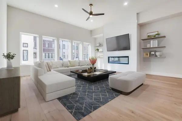 250 E Dallas Street #124, Grapevine, TX 76051