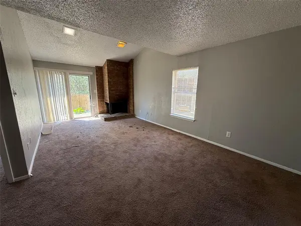 818 Clarissa Place, Garland, TX 75040