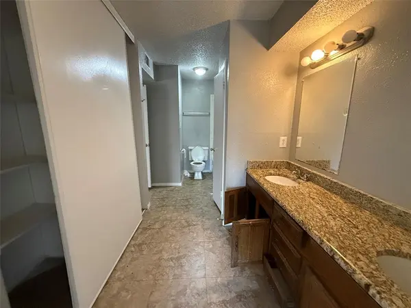 818 Clarissa Place, Garland, TX 75040