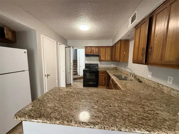 818 Clarissa Place, Garland, TX 75040