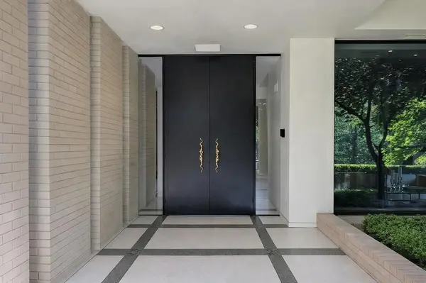 2100 Indian Creek Drive, Westover Hills, TX 76107