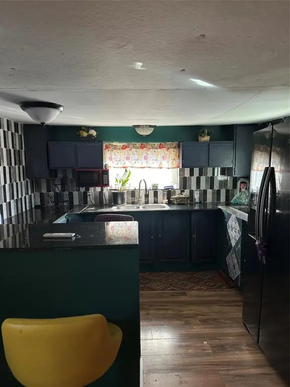 202 Cottonwood Street, Barry, TX 75102