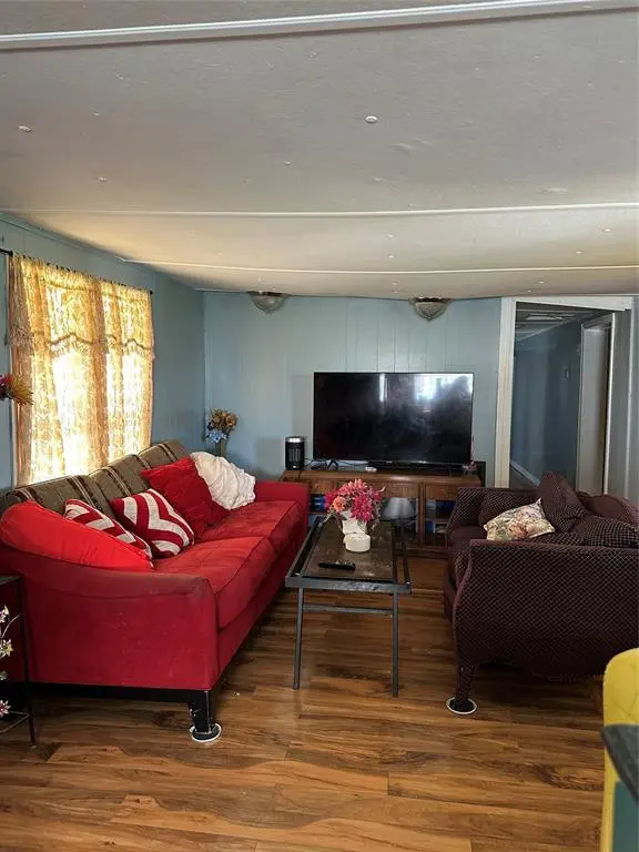 202 Cottonwood Street, Barry, TX 75102