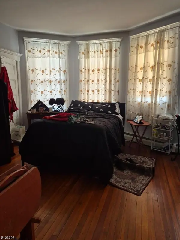 77 Pearsall Ave, Jersey City, NJ 07305