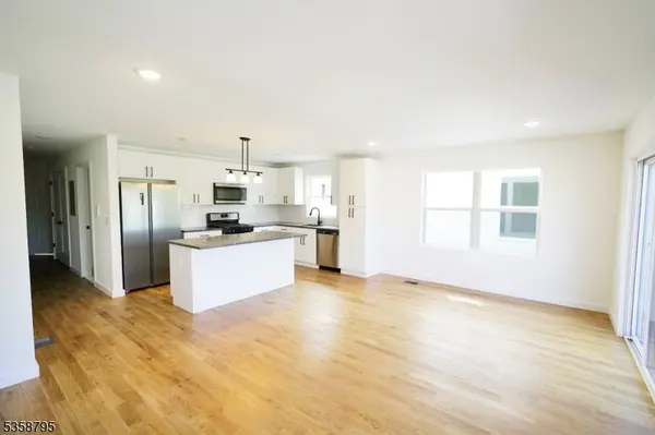 728 Seaport Dr, Elizabeth City, NJ 07201