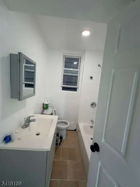 97 N 4Th St #2A, Paterson City, NJ 07522