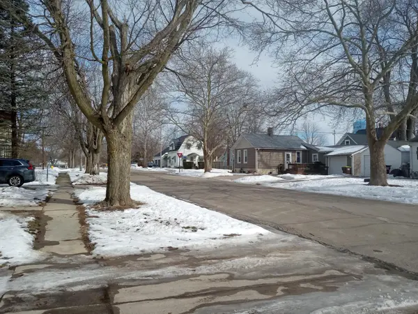 611 Croswelll ST, Adrian City, MI 49221