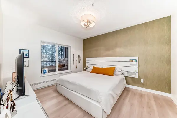 30 Discovery Ridge Close SW #114, Calgary, AB T3H 5X5