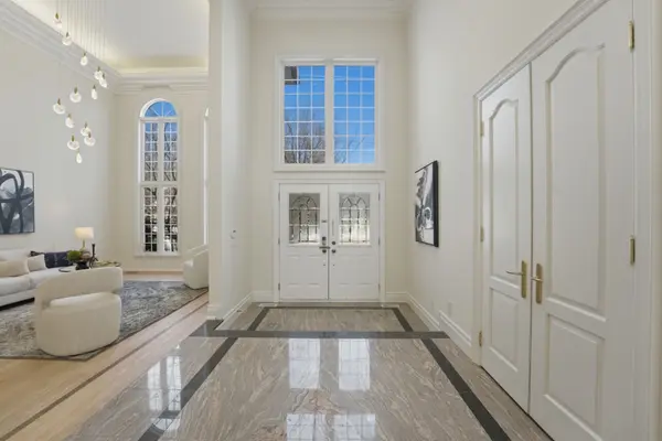 19 Risebrough AVE, Toronto C14, ON M2M 2E2