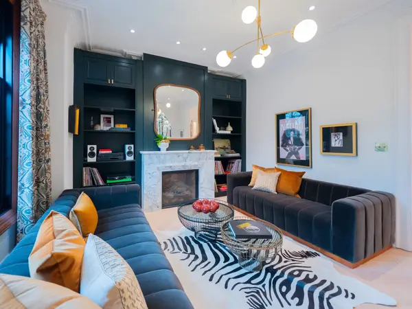 21 Simpson AVE, Toronto E01, ON M4K 1A1