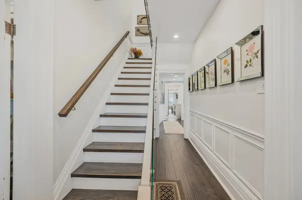 11 Catherine AVE, Aurora, ON L4G 1K4