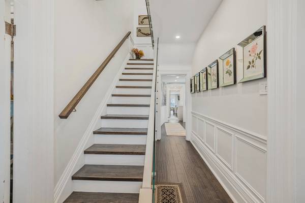 11 Catherine AVE, Aurora, ON L4G 1K4